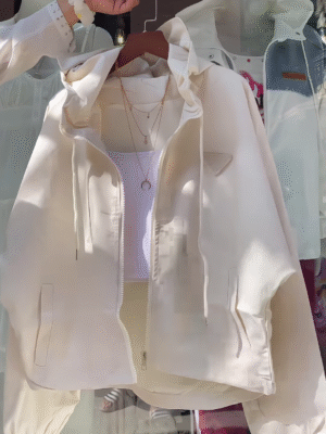 🤍 Stylish Zipper Jacket – Perfect Layer for All Seasons